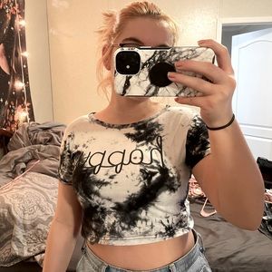 ‘happy’ black tie-dye crop top🖤